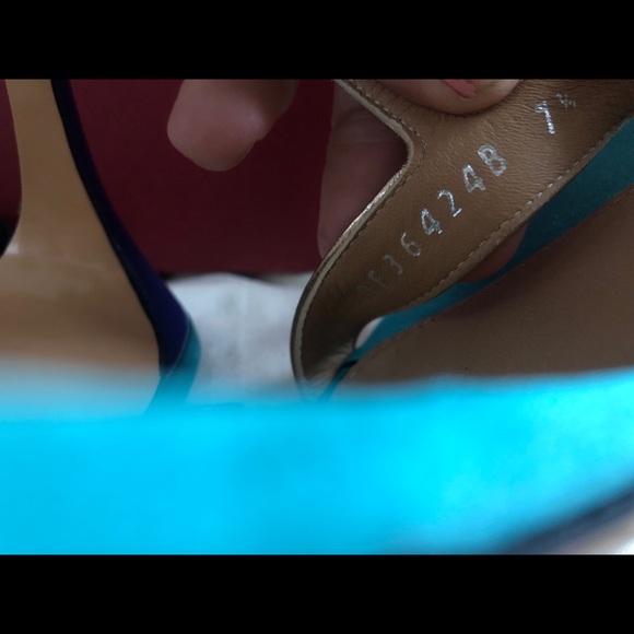 🔥Ferragamo Pegan T strap sandals size 71/2😍 - Picture 8 of 8